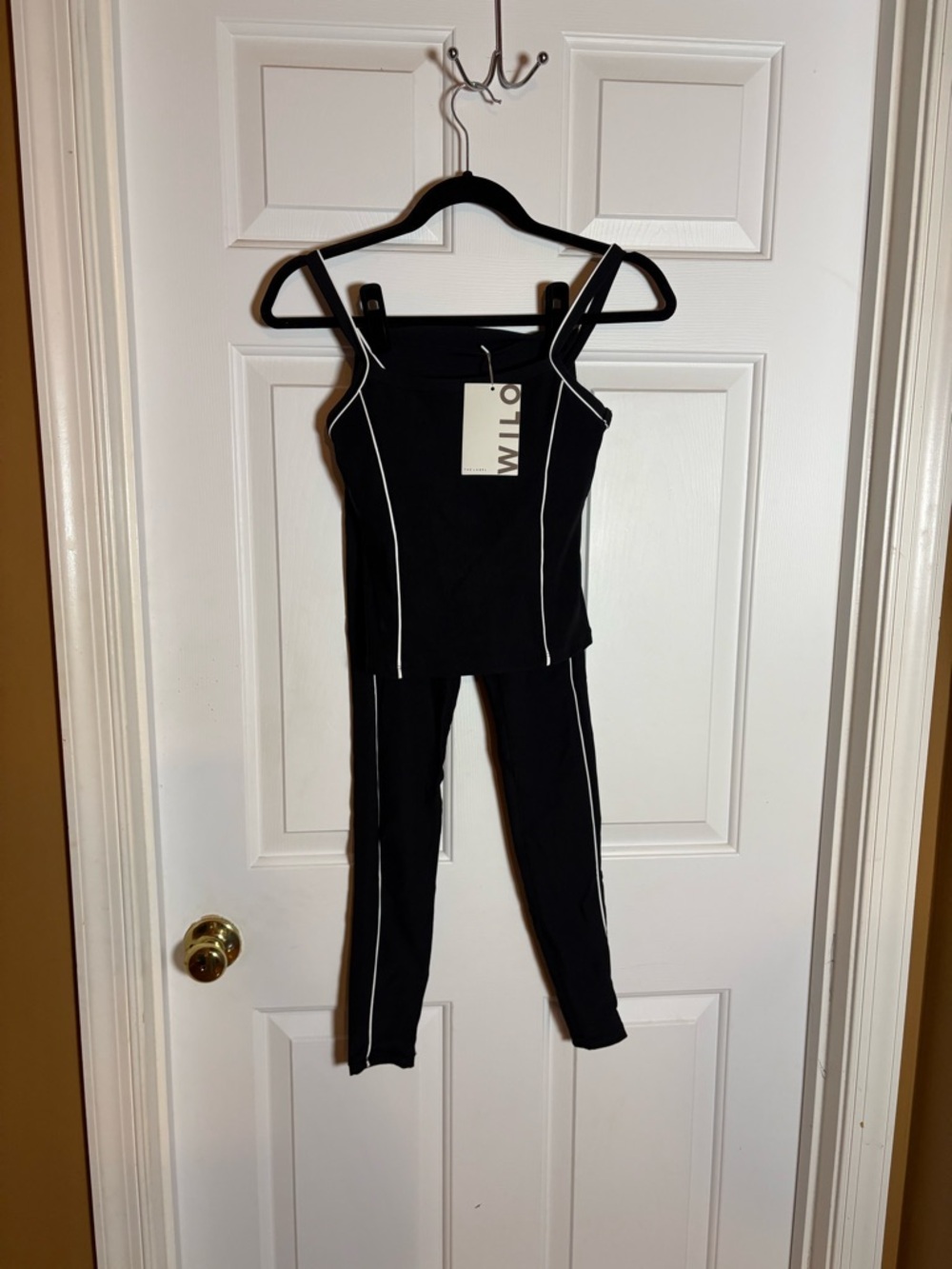 Willow Black Set with White Contrast Piping